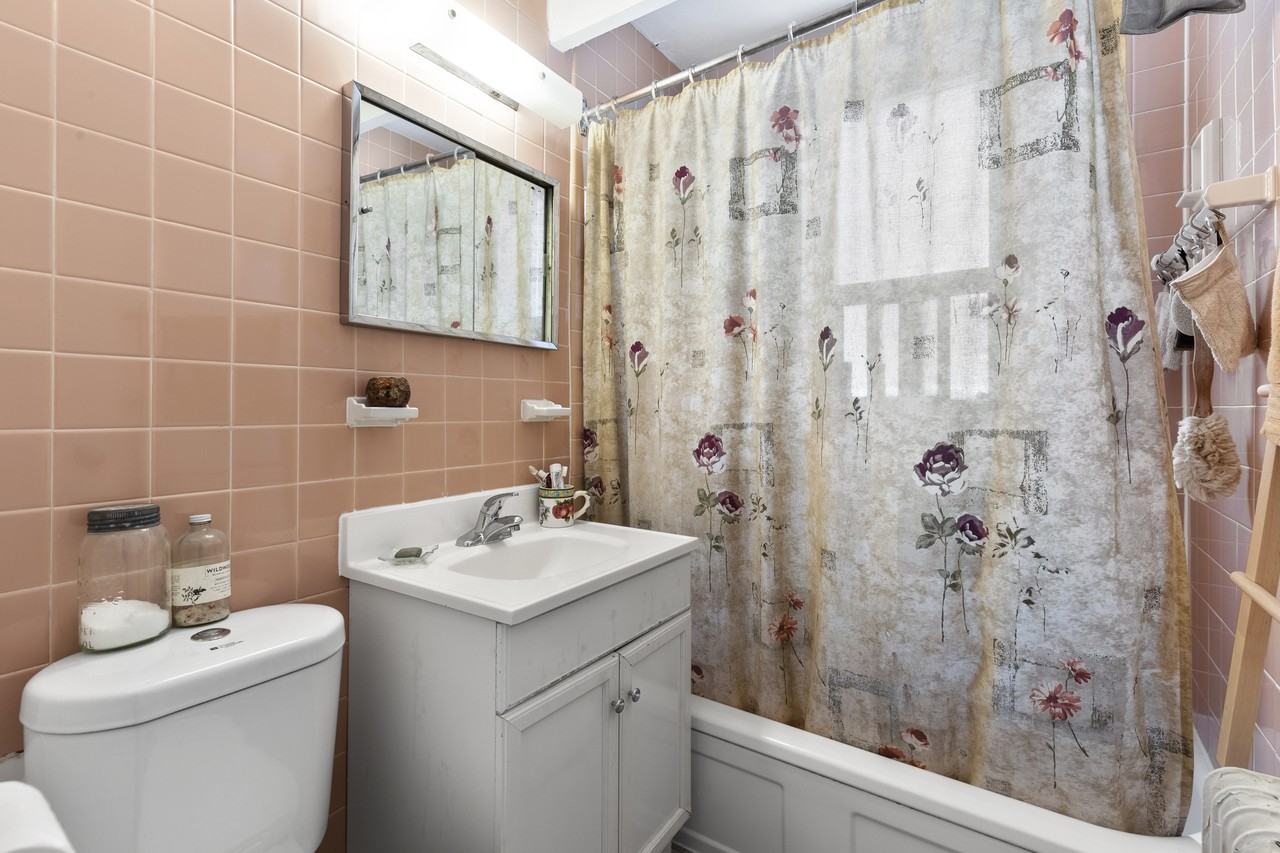 149 St. George - Photo 3 of 6