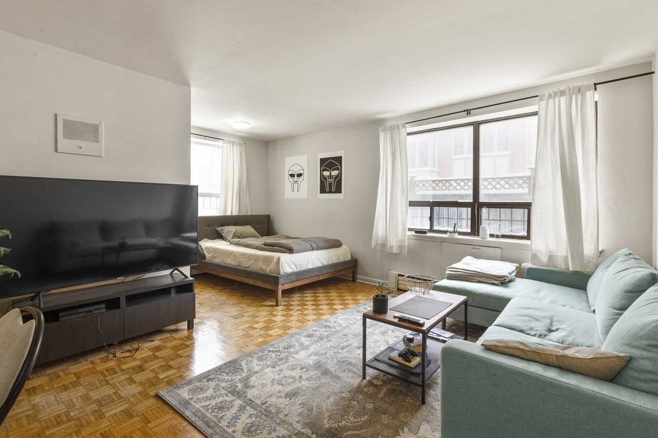 149 St. George - Photo 2 of 6
