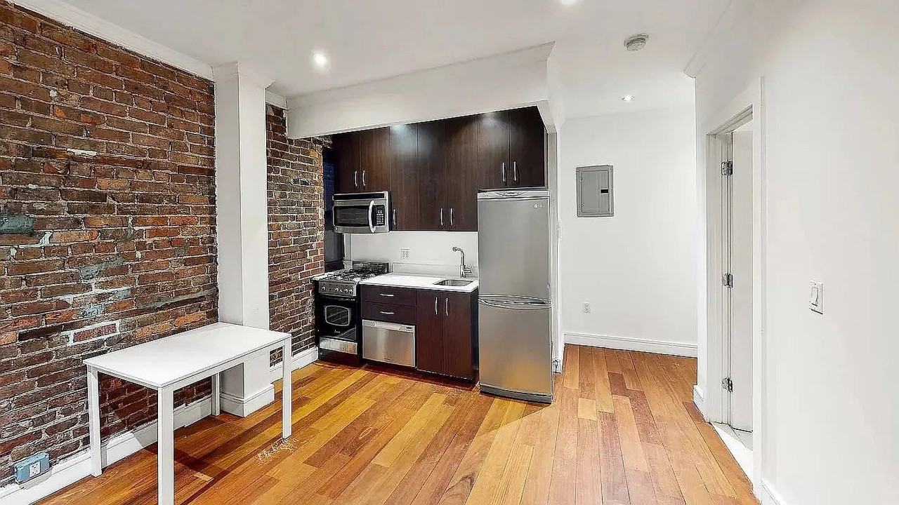 120 E 4th St #D - Photo 4 of 4