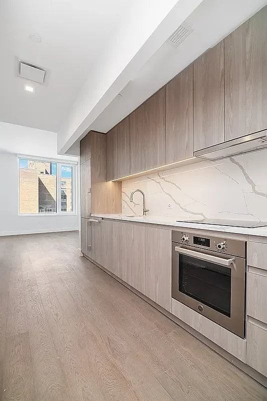 200 E 23rd St #8D - Photo 2 of 4