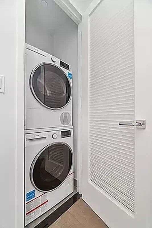 200 E 23rd St #8D - Photo 3 of 4