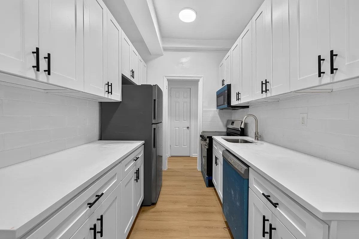 960 Sterling Pl #B - Photo 3 of 5