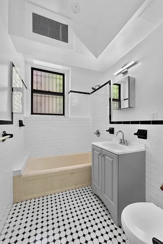 960 Sterling Pl #B - Photo 4 of 5