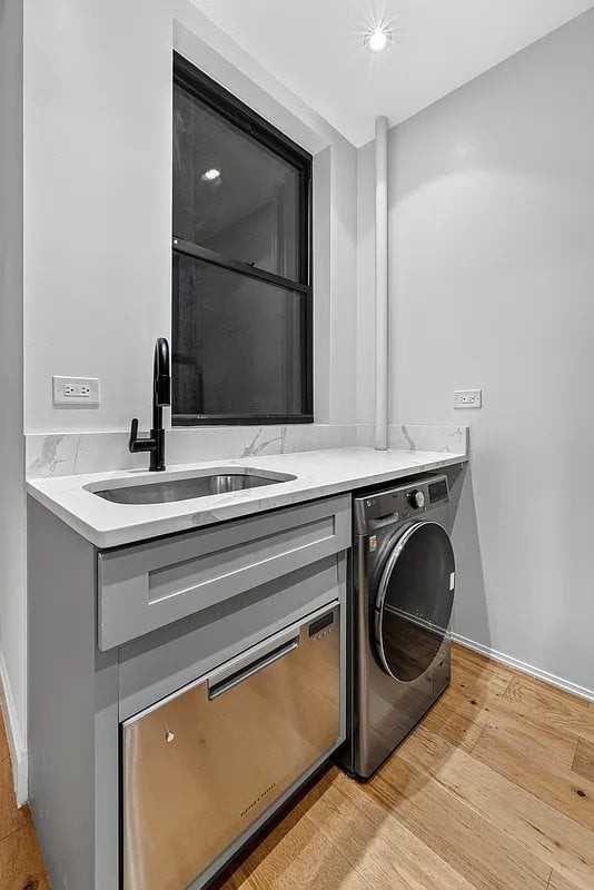 347 E 5th St #1A - Photo 3 of 8