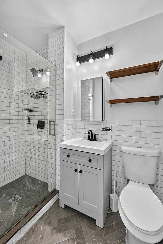 347 E 5th St #1A - Photo 7 of 8