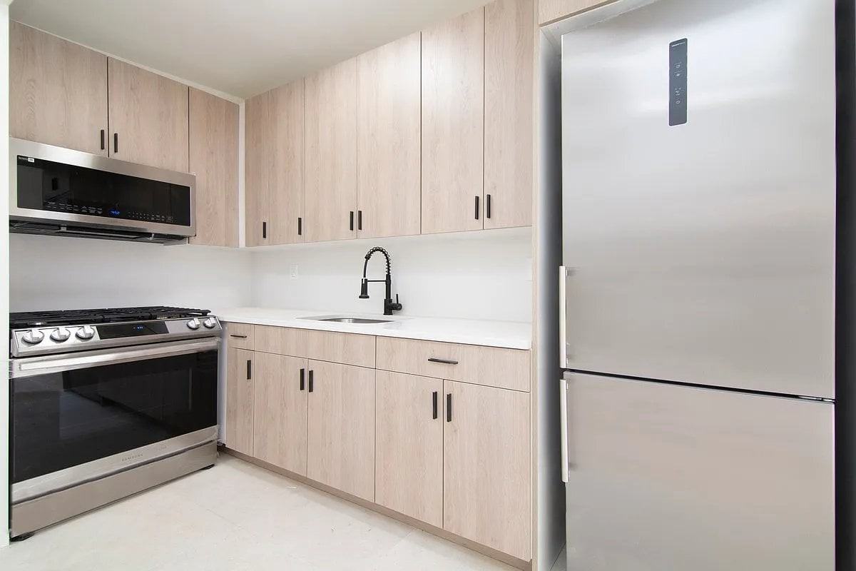 227 W 20th St #5D - Photo 3 of 4