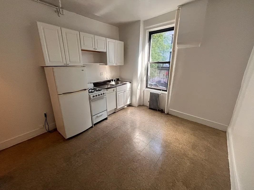 503 W 45th St #2E - Photo 4 of 4