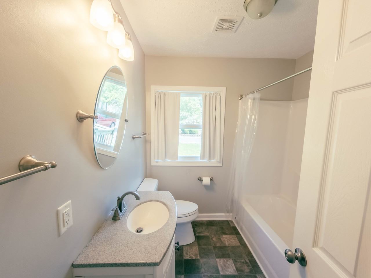 200 Rowland Cir - Photo 4 of 17