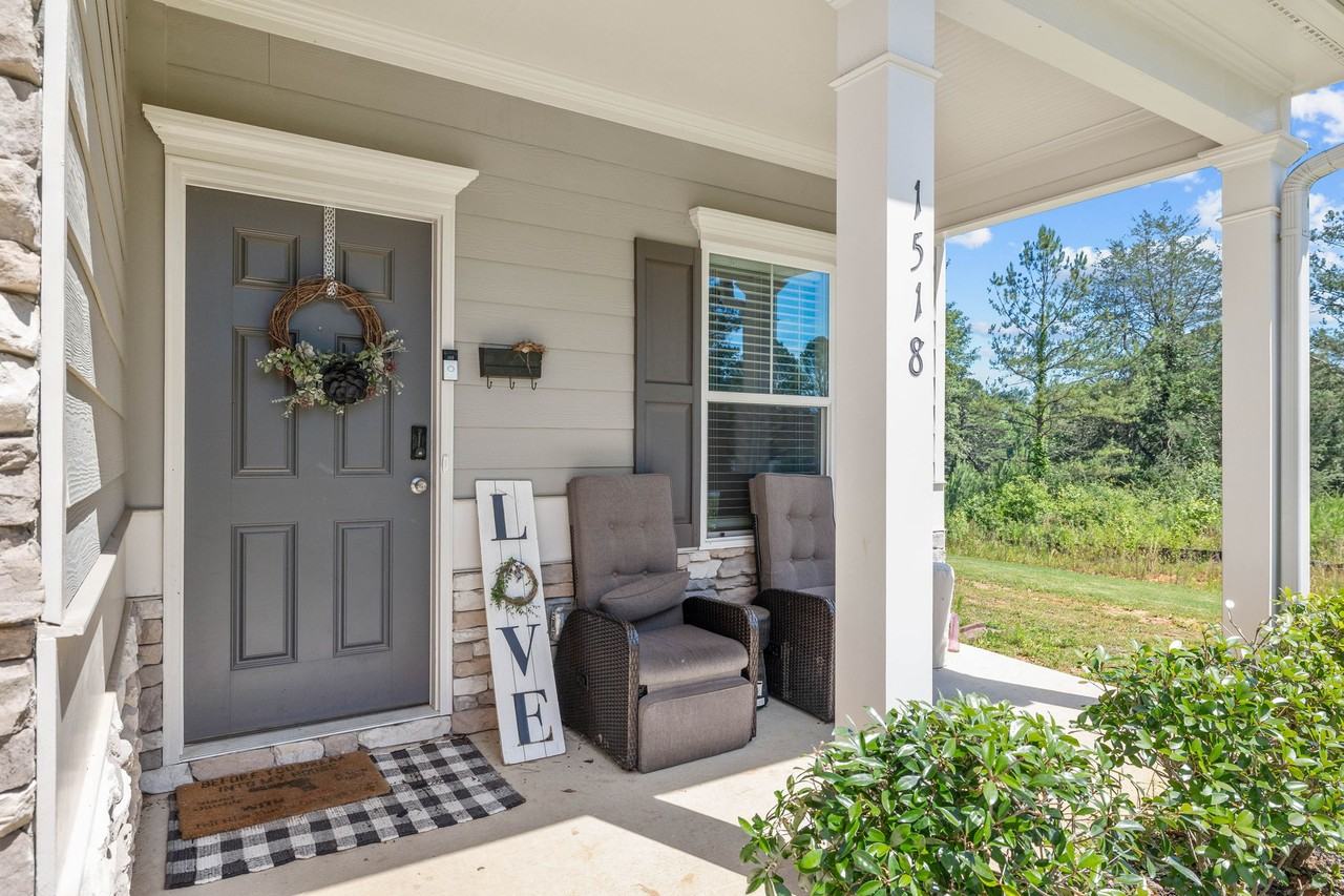 1518 Valley Brook Dr Sw - Photo 2 of 22