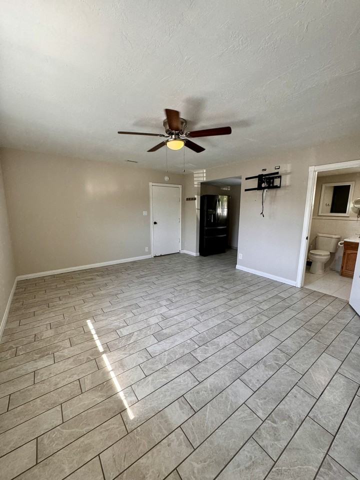 157 California Ave - Photo 2 of 10