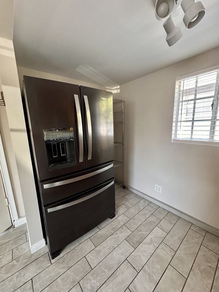 157 California Ave - Photo 6 of 10