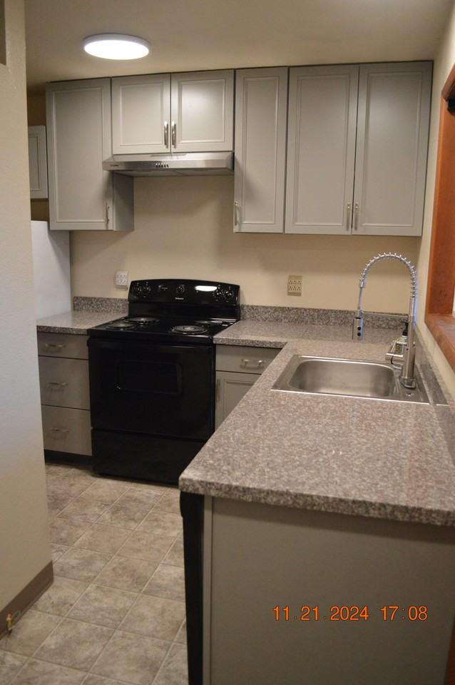 665 Sw Tichenor St #1 - Photo 2 of 13