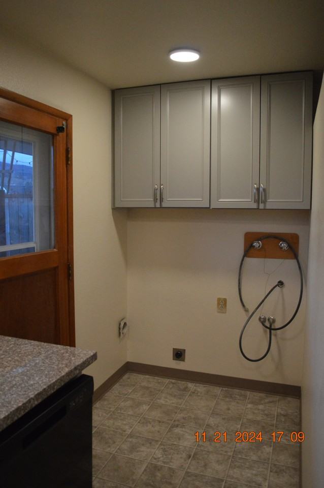 665 Sw Tichenor St #1 - Photo 3 of 13