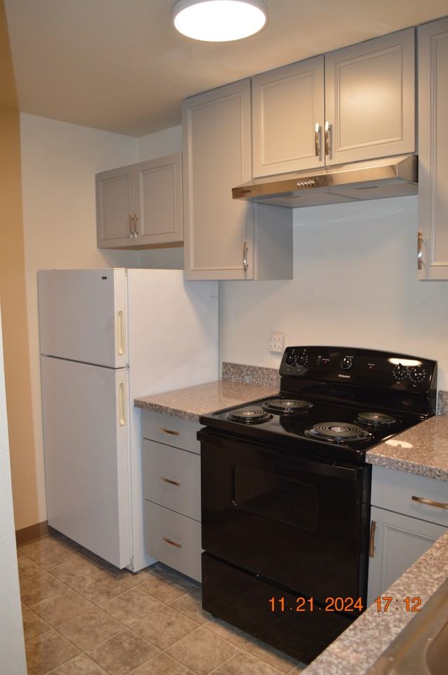 665 Sw Tichenor St #1 - Photo 4 of 13