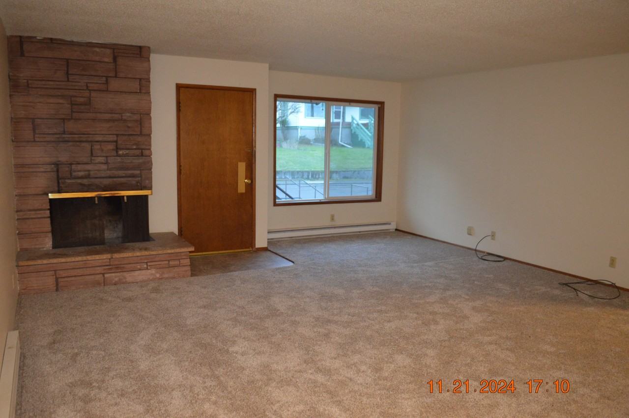 665 Sw Tichenor St #1 - Photo 6 of 13
