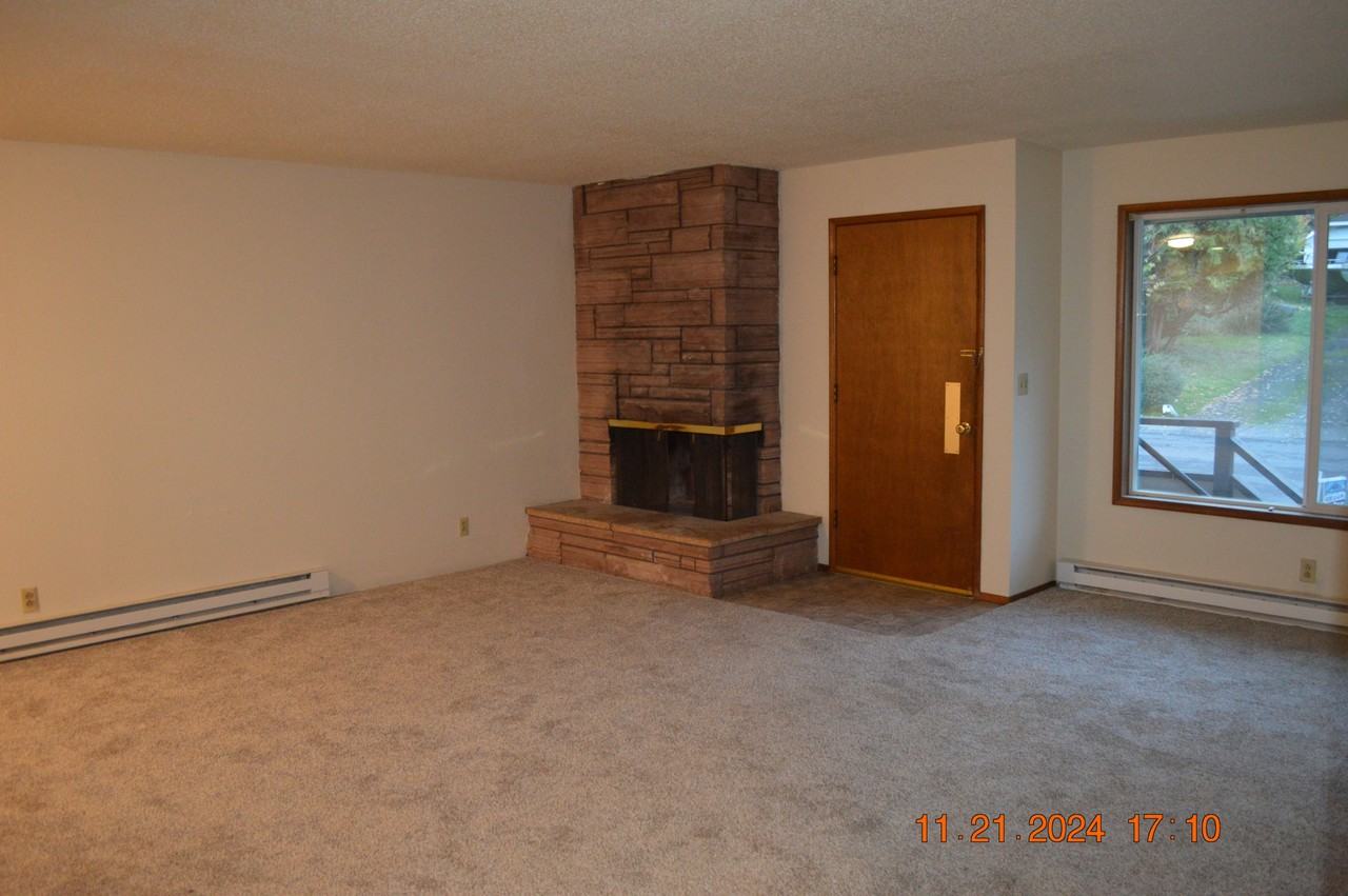 665 Sw Tichenor St #1 - Photo 7 of 13