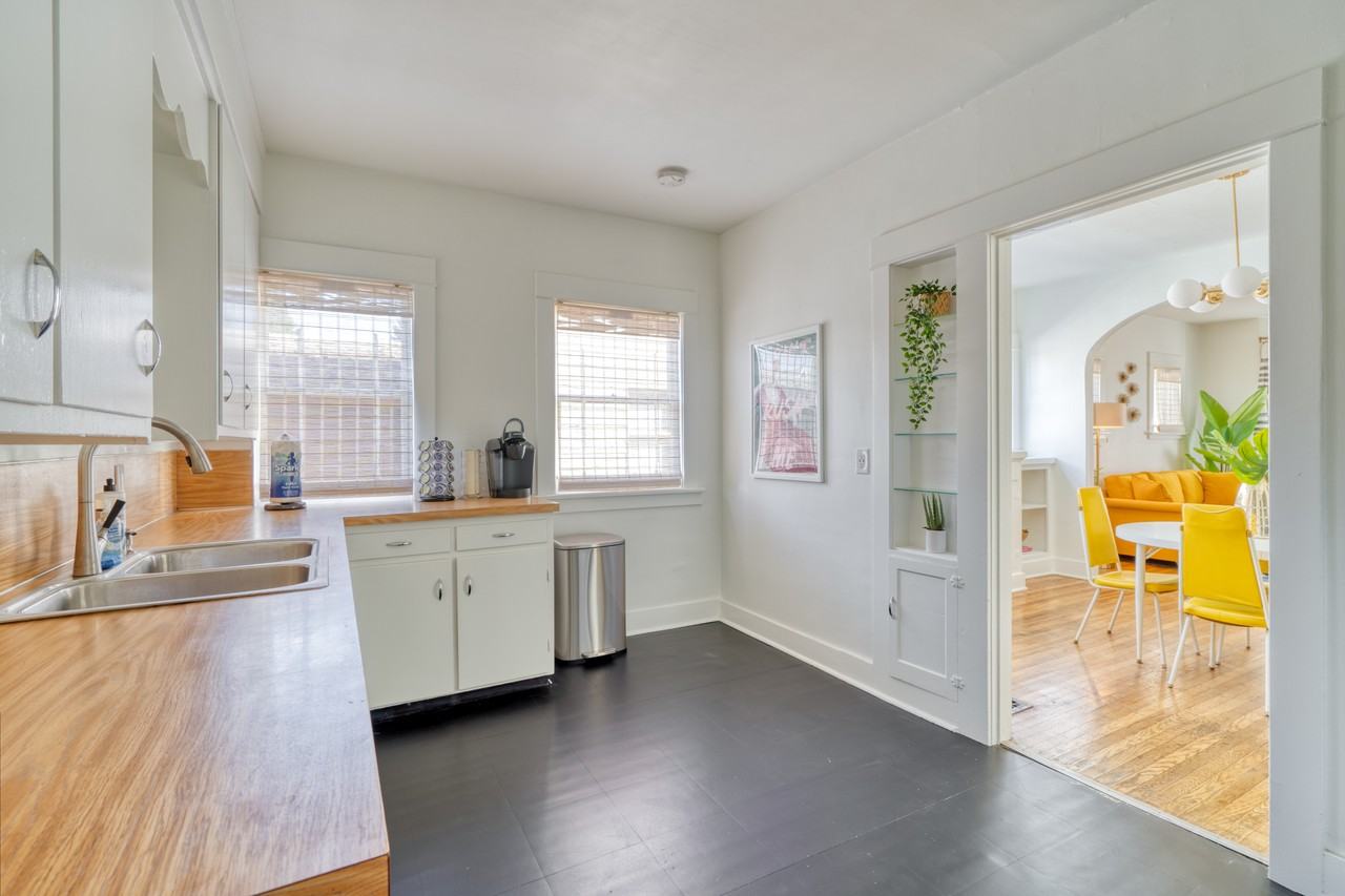 2215 Se Powell Blvd #2 - Photo 2 of 19