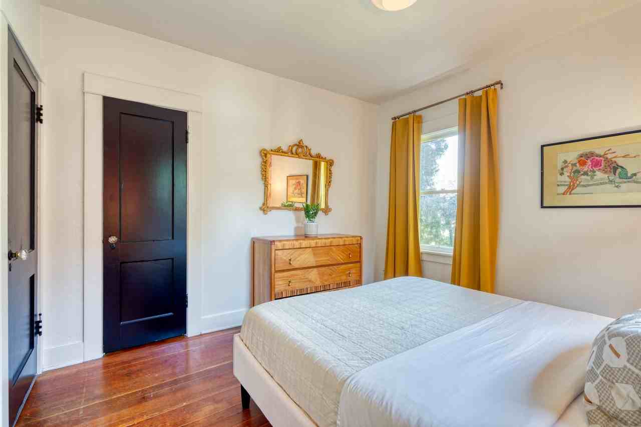2215 Se Powell Blvd #2 - Photo 5 of 19