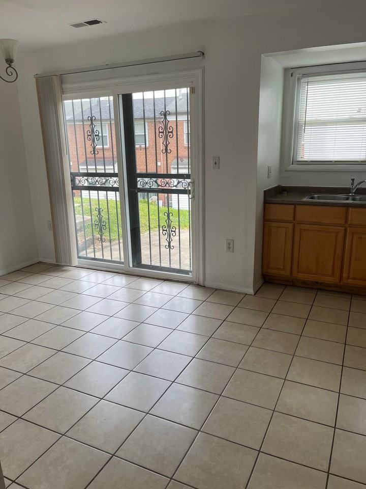 2611 Hallam Ct - Photo 2 of 15