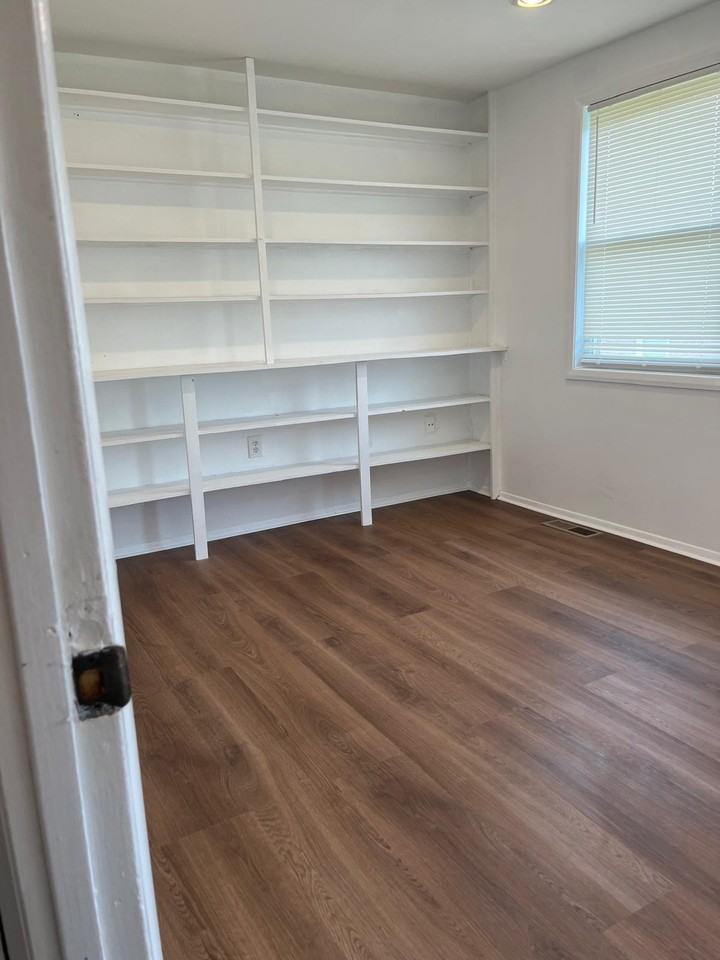 2611 Hallam Ct - Photo 5 of 15
