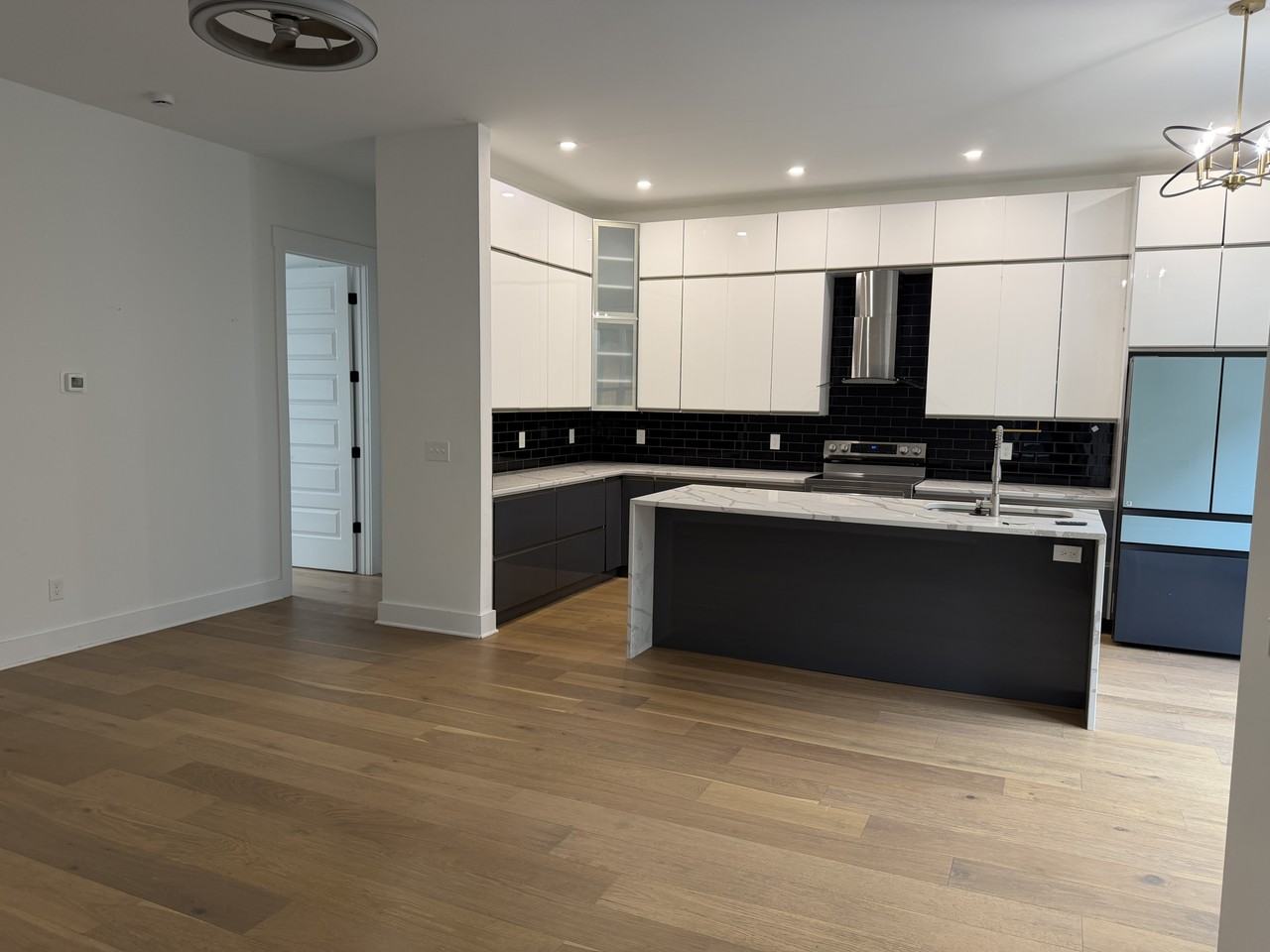 1215 Ireland St #C - Photo 3 of 18
