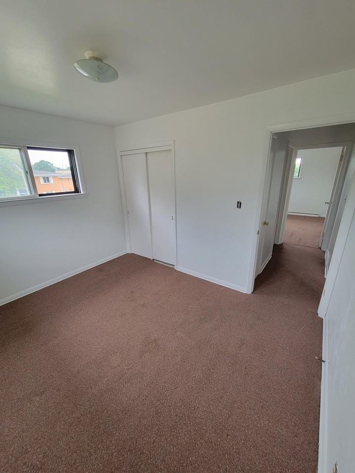 2159 S 102nd St #4 - Photo 6 of 7