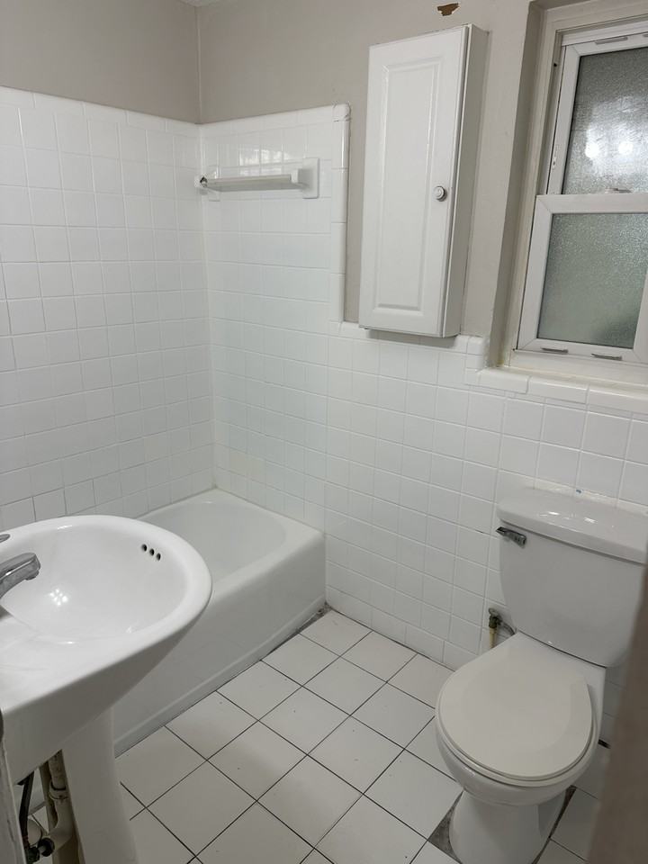 1576 W 13th St - Photo 2 of 4