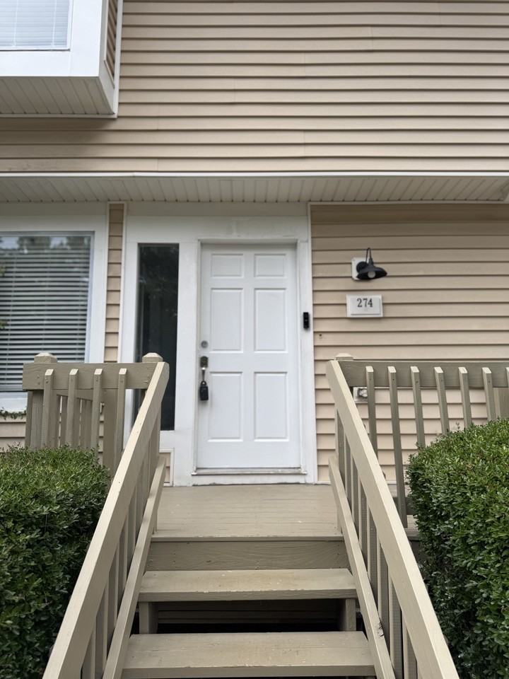 274 Mariners Cir - Photo 2 of 47