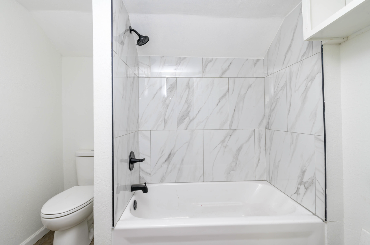 807 S College Ave #807B - Photo 3 of 8