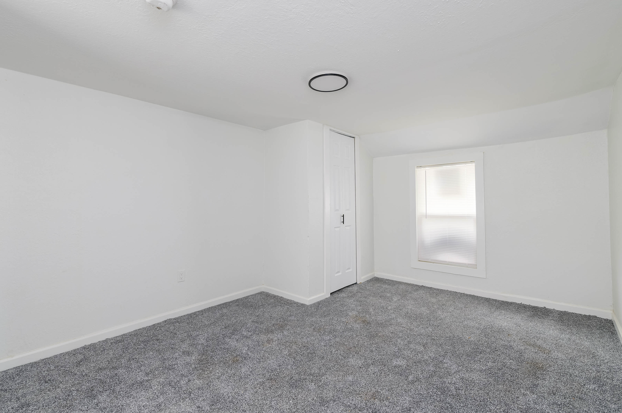 807 S College Ave #807B - Photo 7 of 8