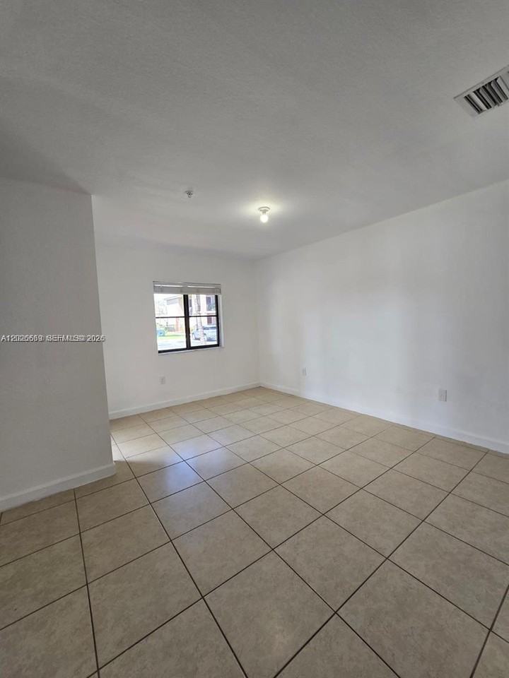 22401 Sw 88th Pl #115 - Photo 7 of 32