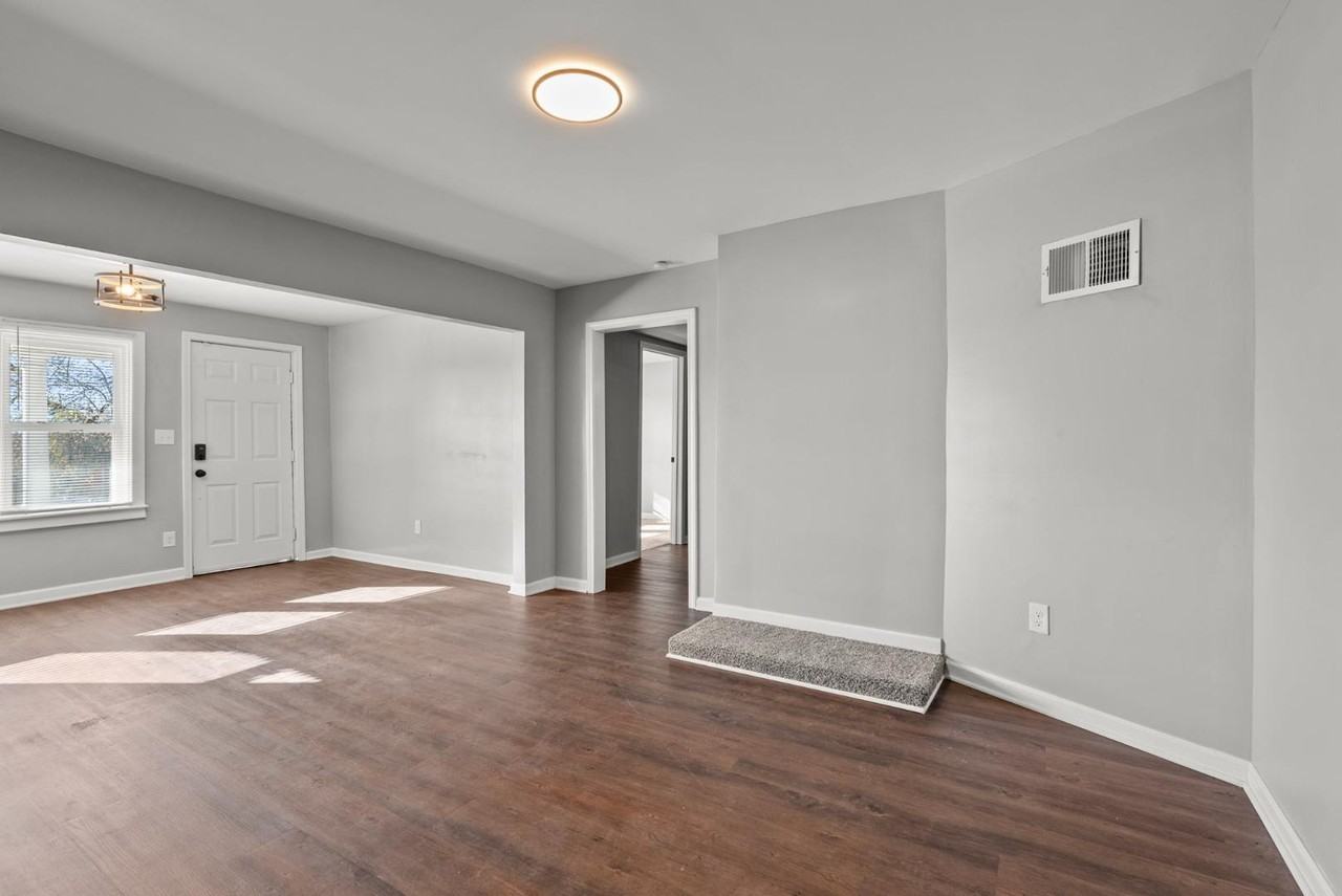 105 Johnson St - Photo 4 of 20