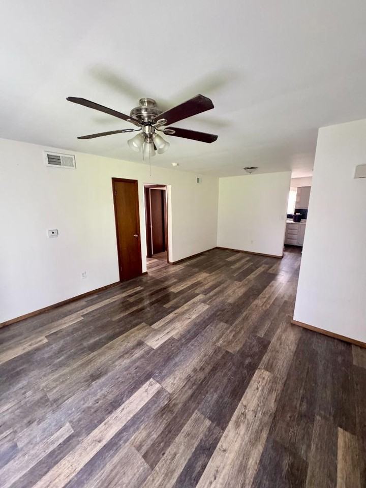 198 Camelot dr - Photo 4 of 10
