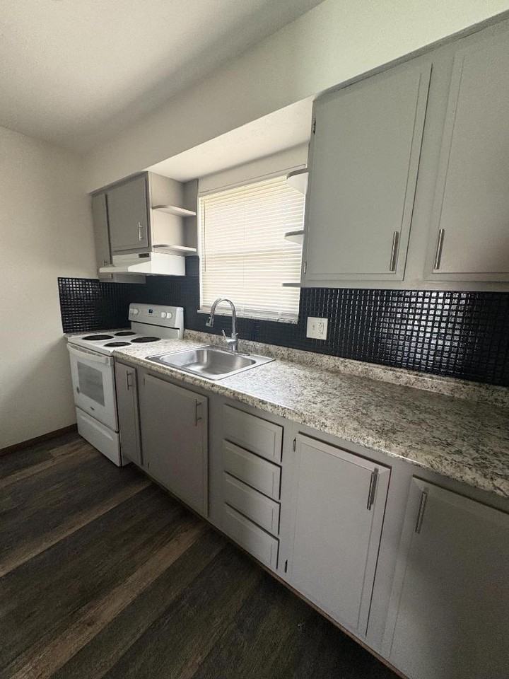 198 Camelot dr - Photo 5 of 10