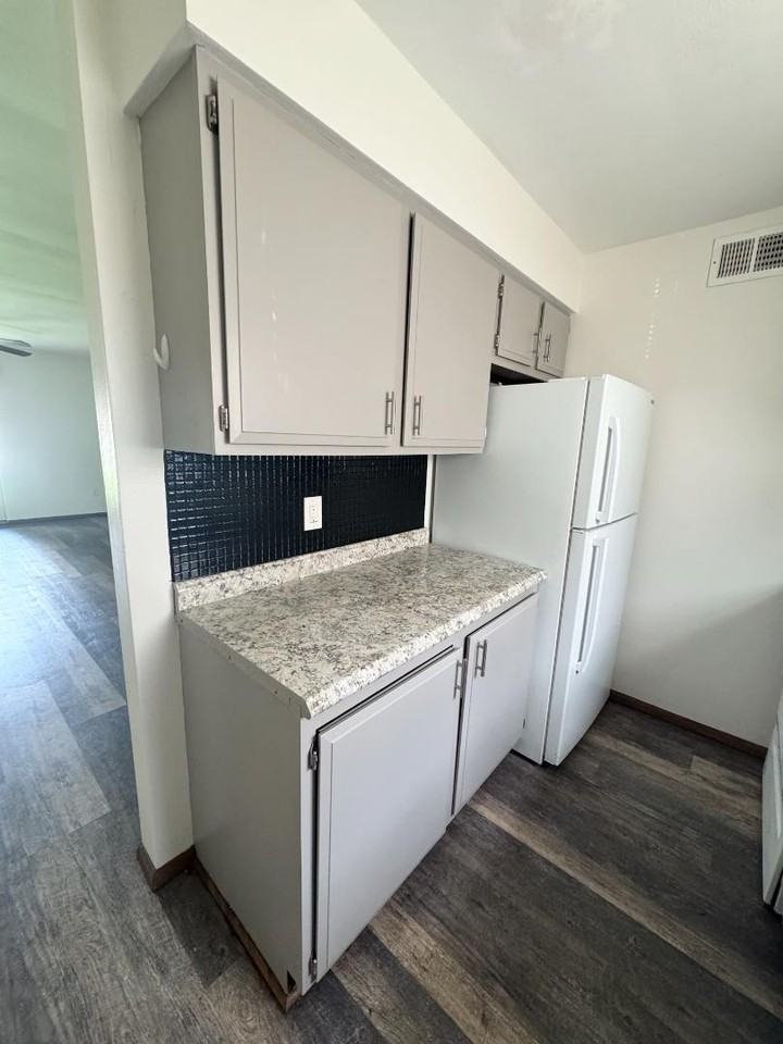 198 Camelot dr - Photo 6 of 10