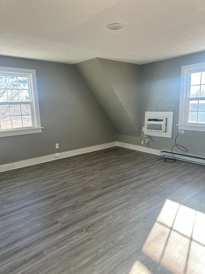 108 S Green St - Photo 2 of 12