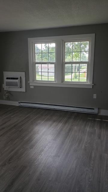 108 S Green St - Photo 3 of 12
