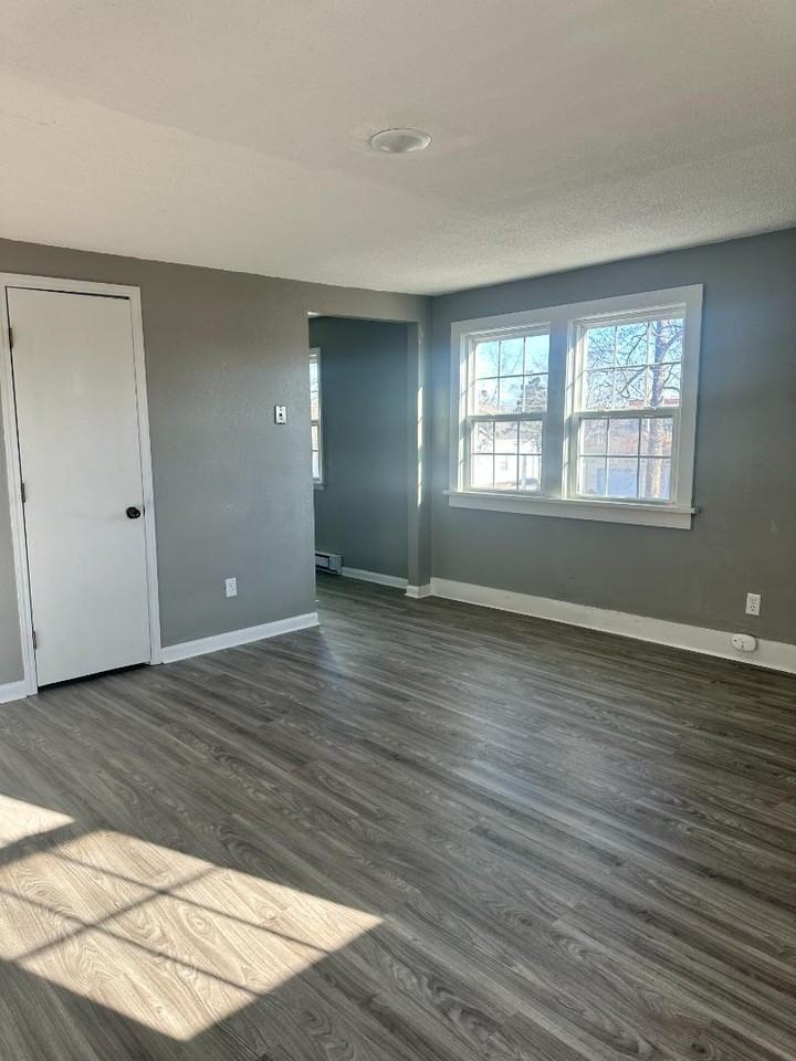 108 S Green St - Photo 4 of 12