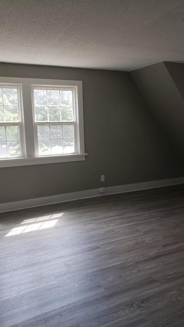 108 S Green St - Photo 5 of 12