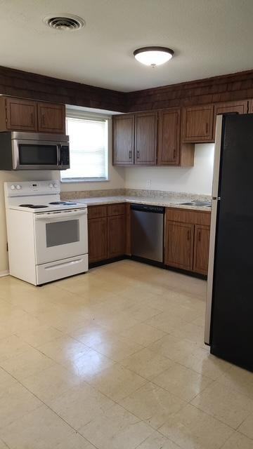 717 S Bond St - Photo 6 of 11