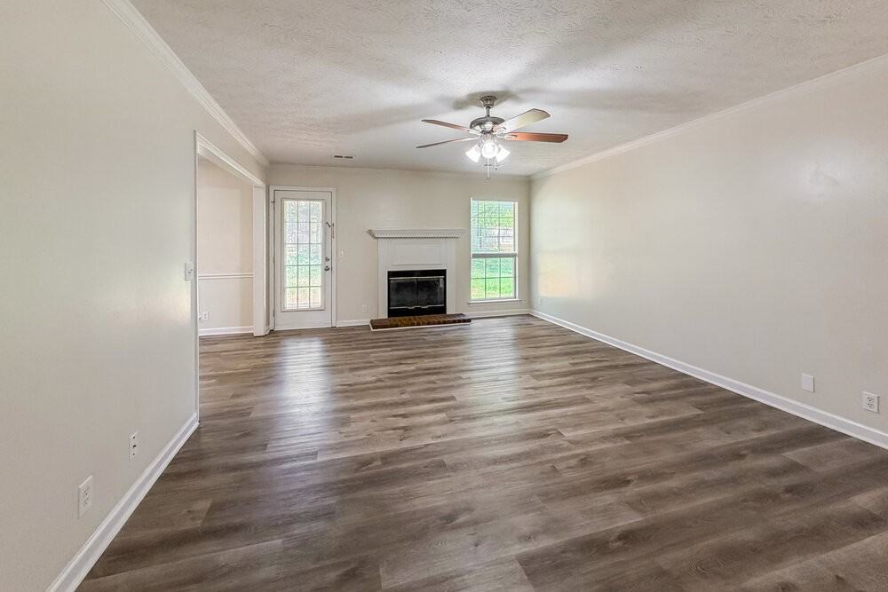 104 Carolina Ct - Photo 4 of 17