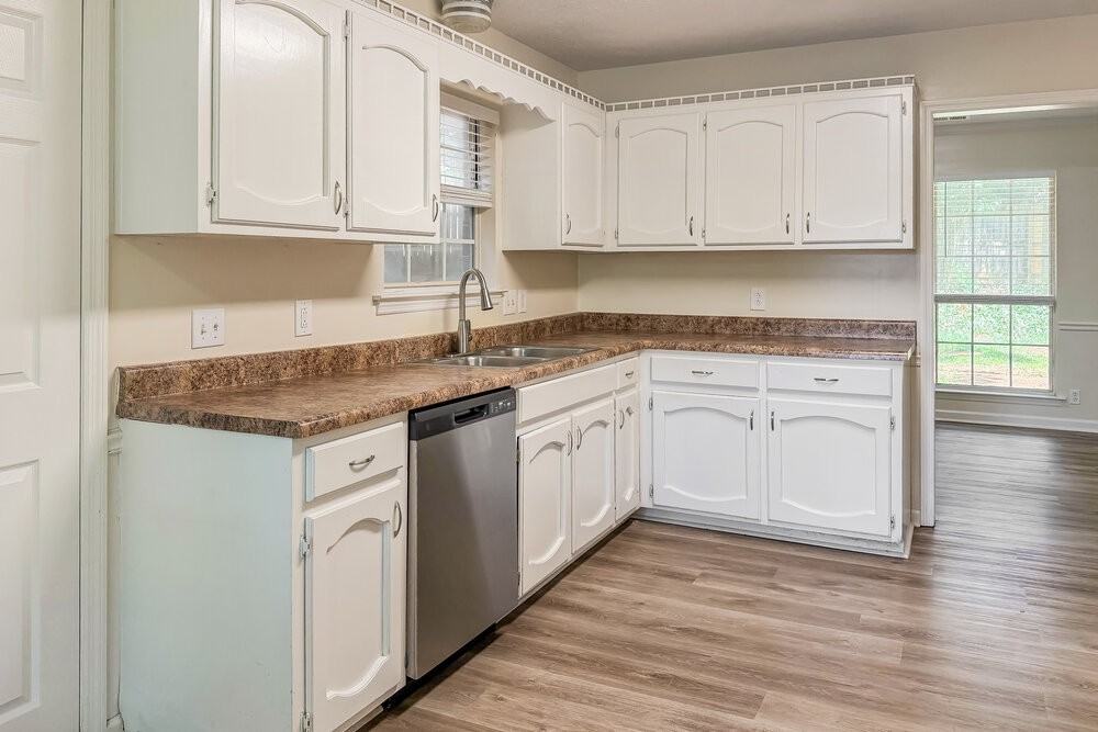 104 Carolina Ct - Photo 6 of 17