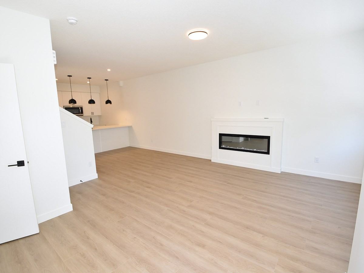 SF338 - 3 Bedroom Main Floor Home – Grovenor 1 Month Free – - Photo 6 of 34