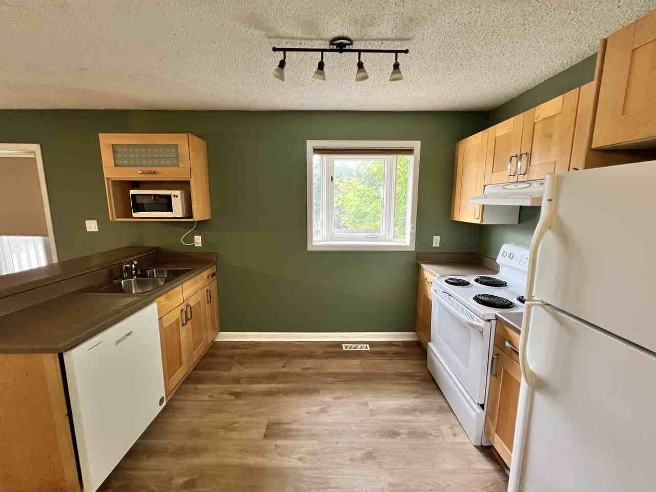 221 Birch Ave - Photo 7 of 37