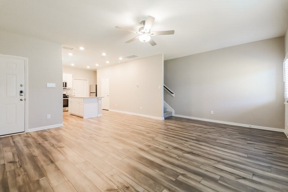 220 Marsh Ln - Photo 6 of 17