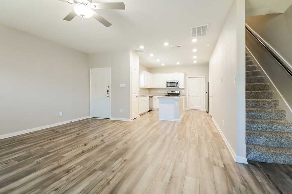 220 Marsh Ln - Photo 7 of 17