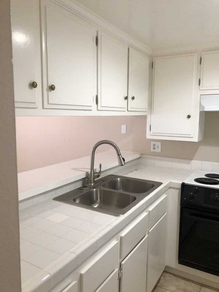 2728 E 3rd StUnit 4 #04 - Photo 2 of 4