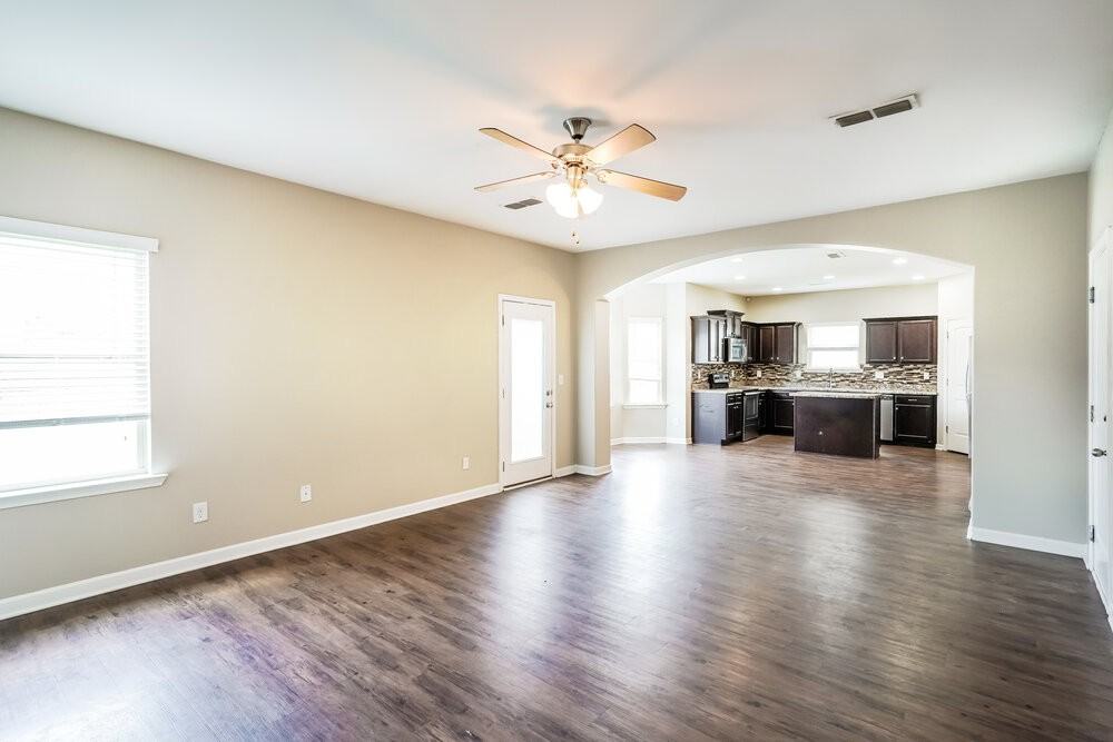 8005 Lakota Ct - Photo 4 of 17