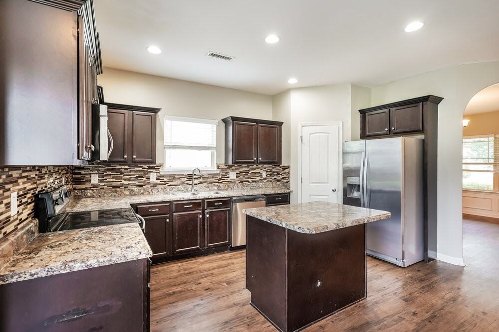 8005 Lakota Ct - Photo 7 of 17