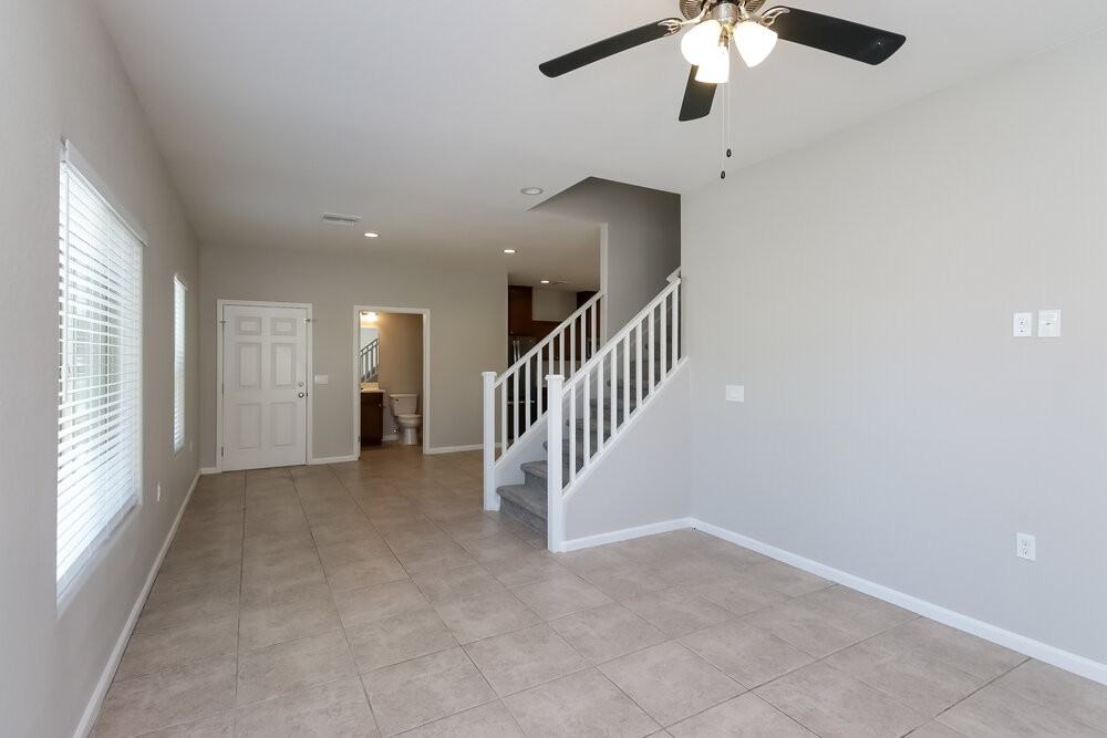 8216 S 6th Ln - Photo 5 of 17